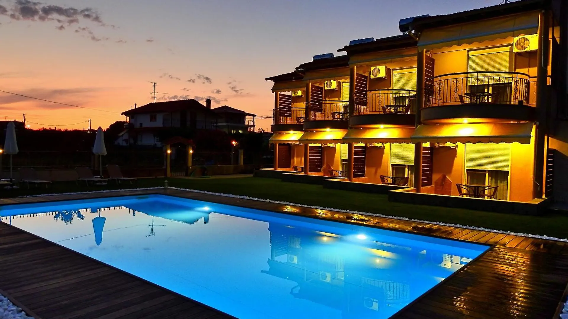 Mente Libre Villas Nea Plagia